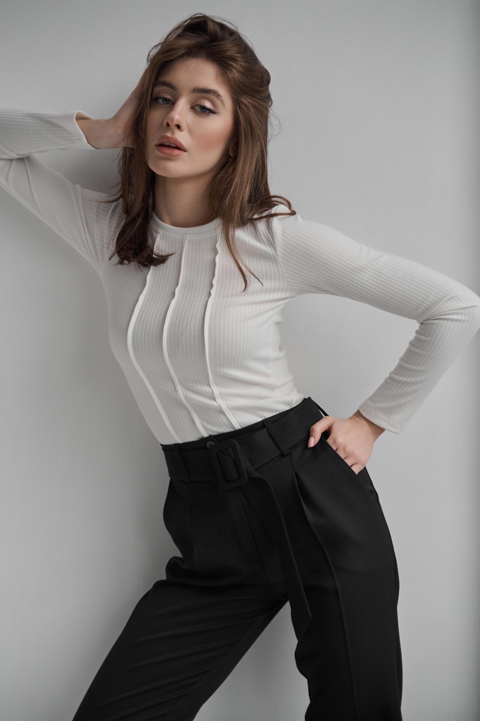 Кофта з защіпами кремового кольору