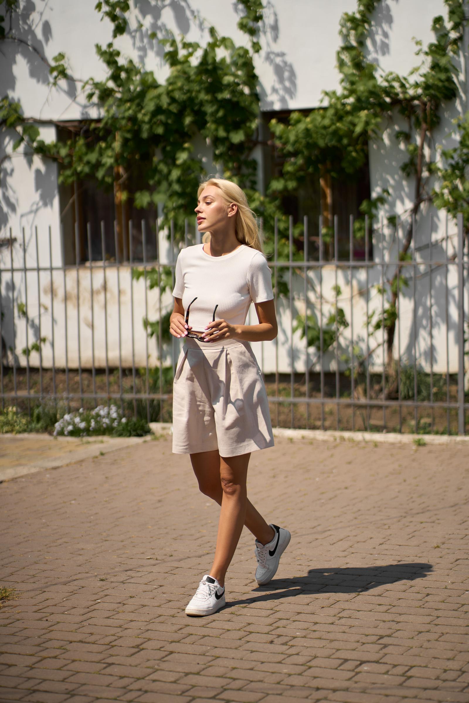 Лляні шорти кремового кольору